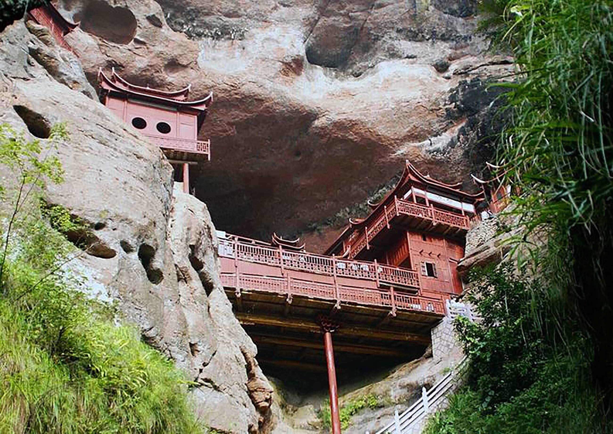 福建泰宁金湖甘露岩寺，一柱插地，撑起一寺庙，令人惊叹