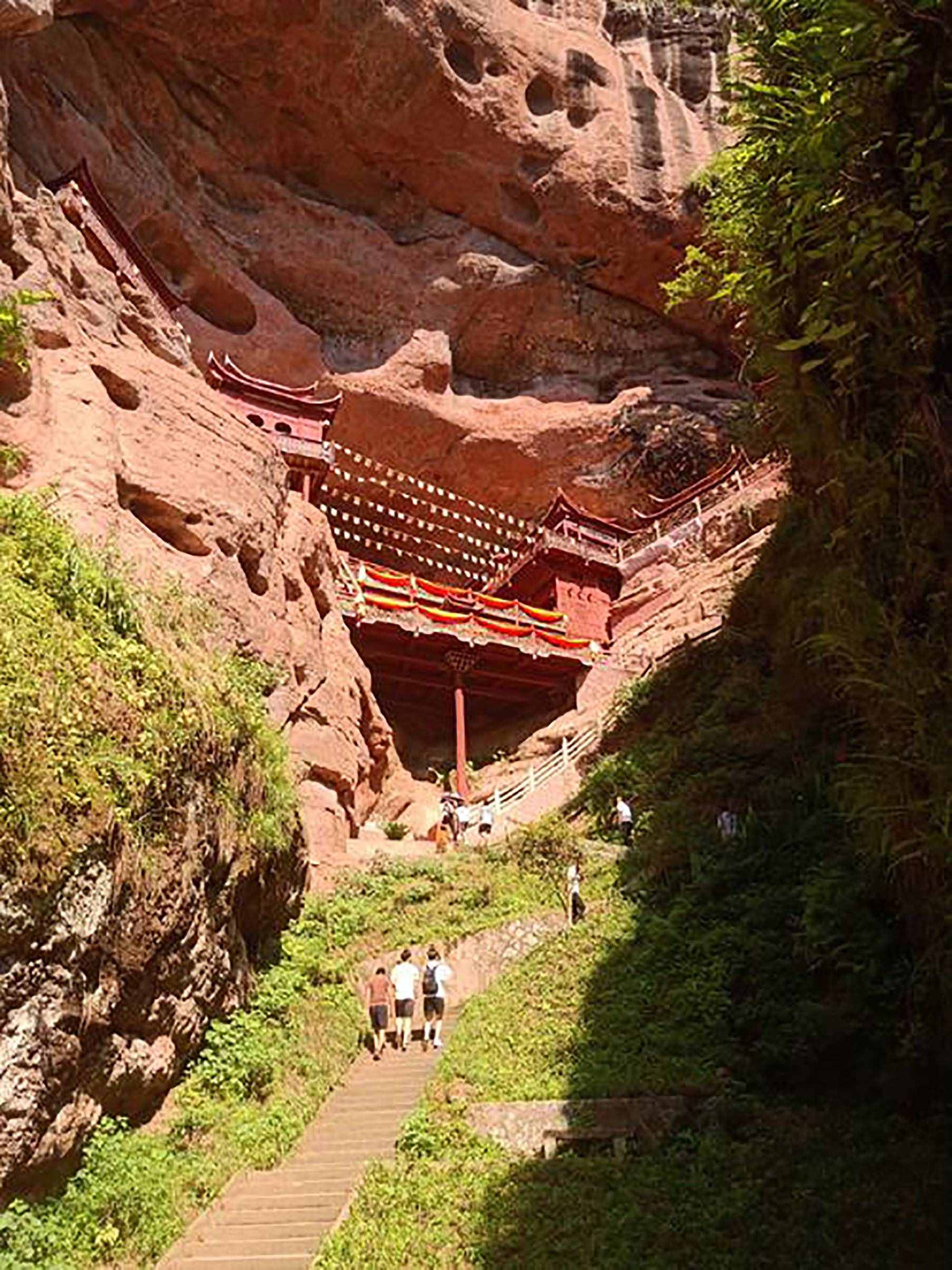 福建泰宁金湖甘露岩寺，一柱插地，撑起一寺庙，令人惊叹
