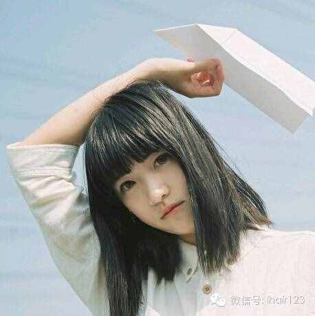 齐刘海中长直发发型，好看又有气质！