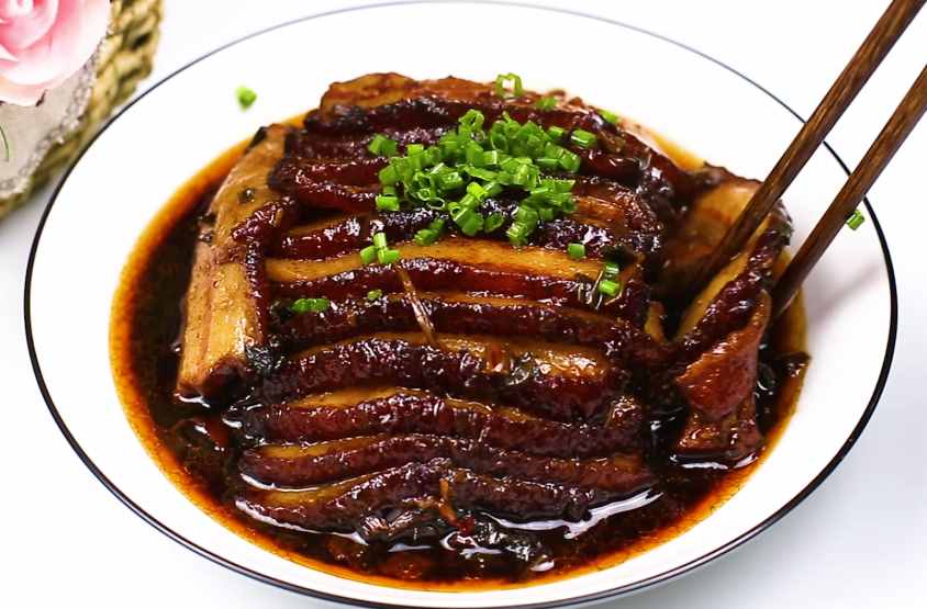 原来做扣肉也有诀窍，掌握这些技巧，好吃不油腻，光看图片都想吃