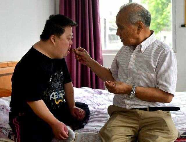 持续了24年的谎言，曾经的“天才指挥家”舟舟，到底经历了什么？