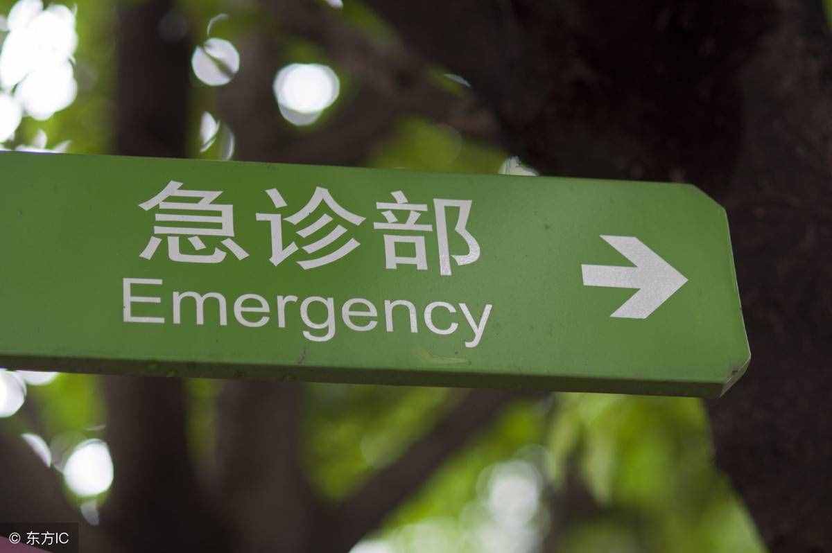 医生5分钟就排出了老外胸痛不是心脏病，胸痛到底有哪些常见原因