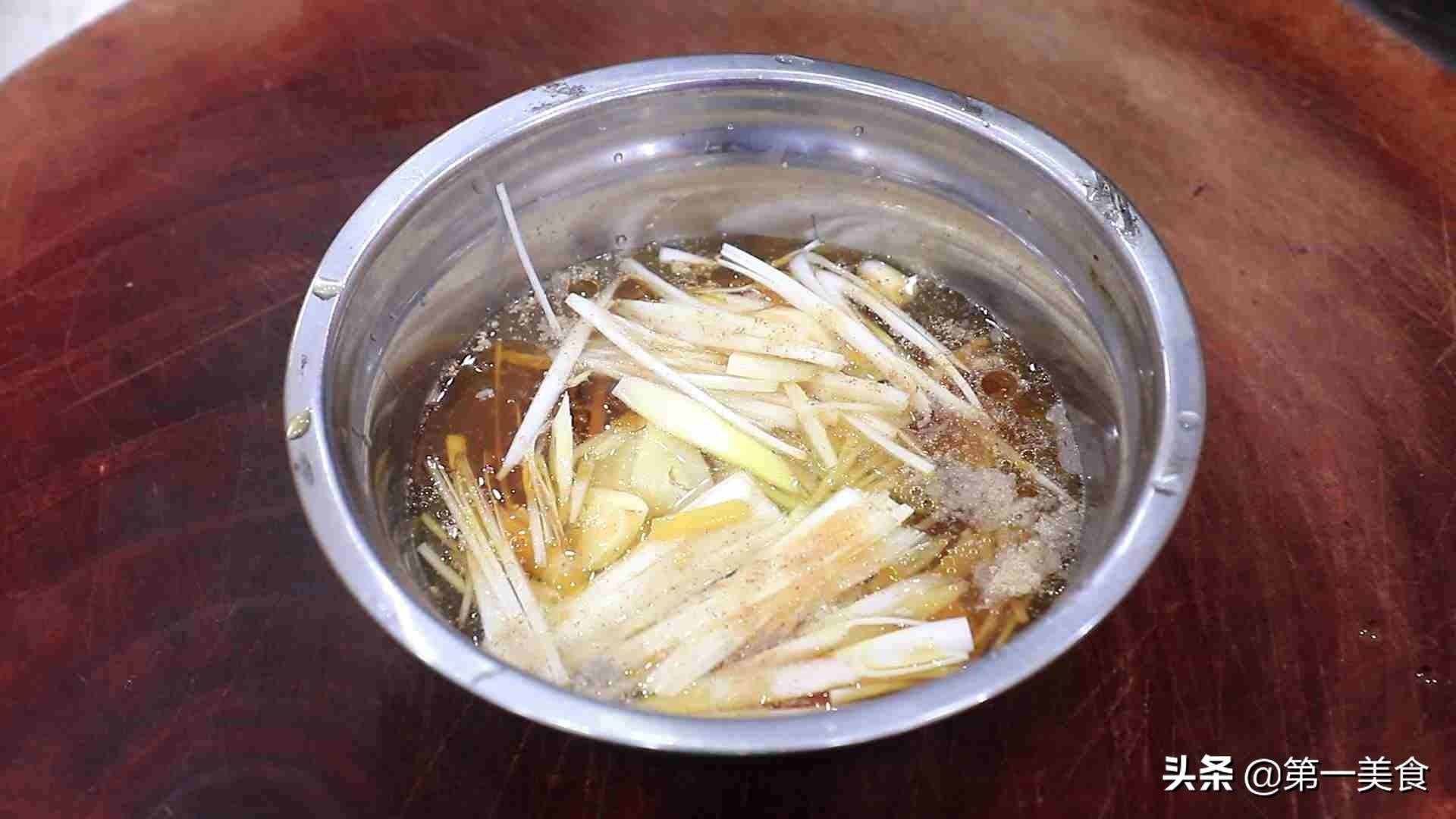 大虾的这种做法最鲜嫩，虾肉鲜嫩不油腻，味道一点不比饭店的差