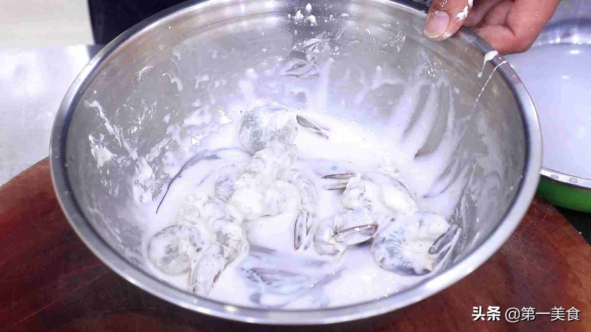 大虾的这种做法最鲜嫩，虾肉鲜嫩不油腻，味道一点不比饭店的差