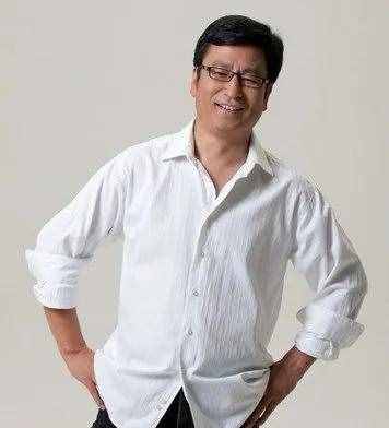 白岩松被骂了 该继续煲他的鸡汤吗