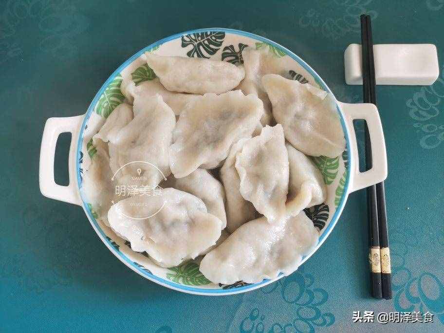 蒲公英即是中药又是野菜，生吃做馅都可以，包饺子吃太香了