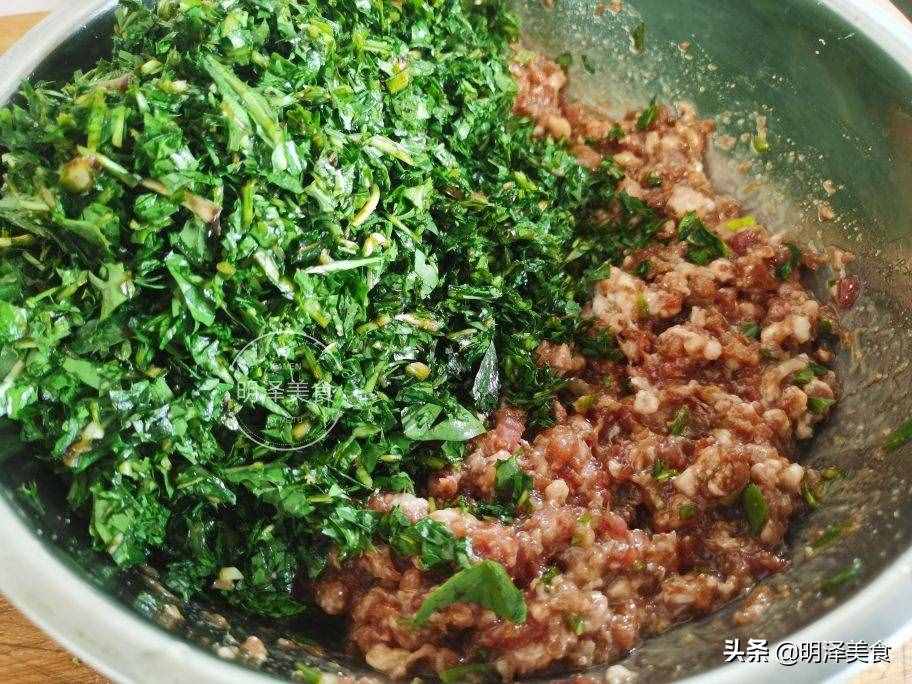 蒲公英即是中药又是野菜，生吃做馅都可以，包饺子吃太香了
