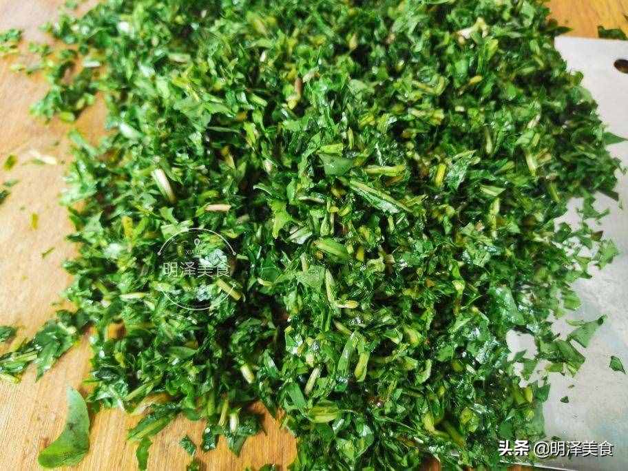 蒲公英即是中药又是野菜，生吃做馅都可以，包饺子吃太香了