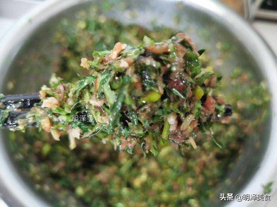 蒲公英即是中药又是野菜，生吃做馅都可以，包饺子吃太香了