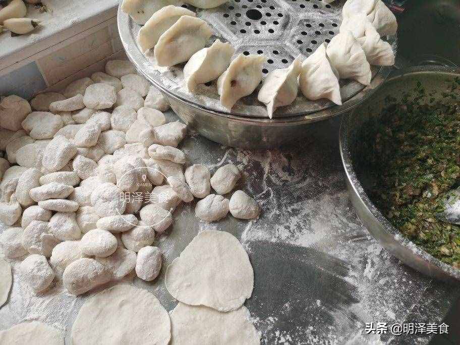 蒲公英即是中药又是野菜，生吃做馅都可以，包饺子吃太香了