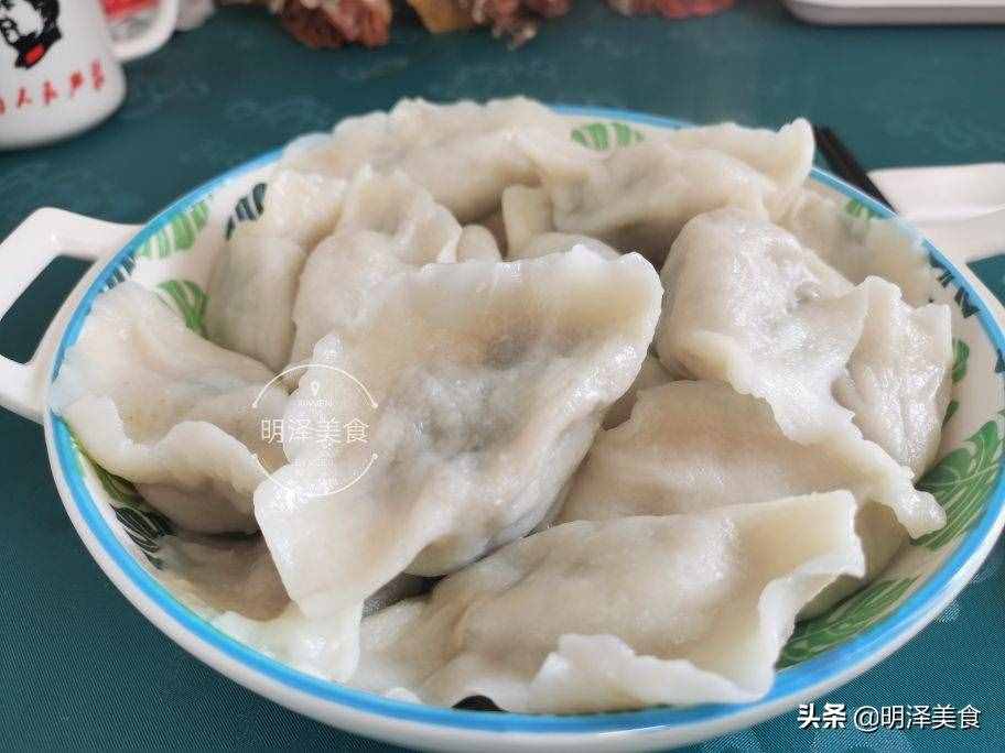 蒲公英即是中药又是野菜，生吃做馅都可以，包饺子吃太香了
