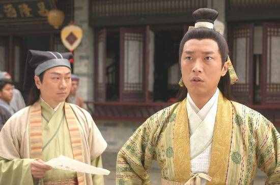 民间故事：清朝康熙年间，几个农民在山中看到一条巨龙