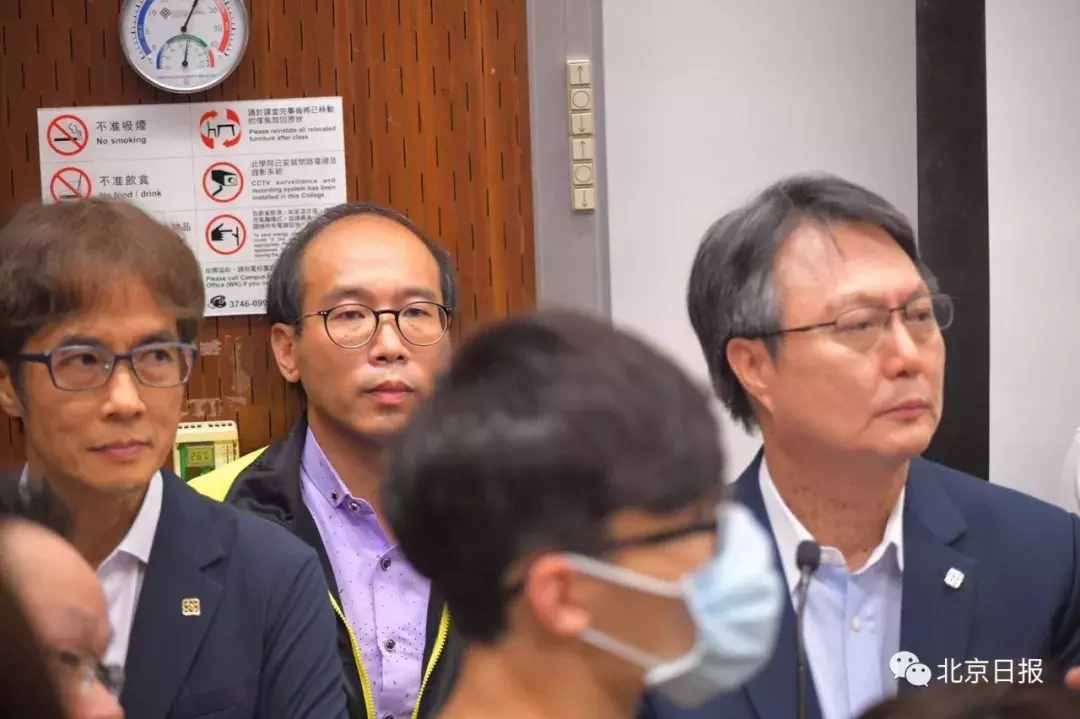 老师被围困5小时、推跌3次……香港理工梁德荣：没上砖头不算暴力