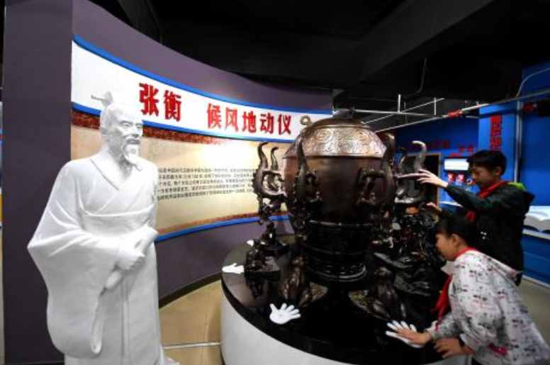 张衡发明的地动仪能否预言地震？为何教科书将其删除？原因挺现实