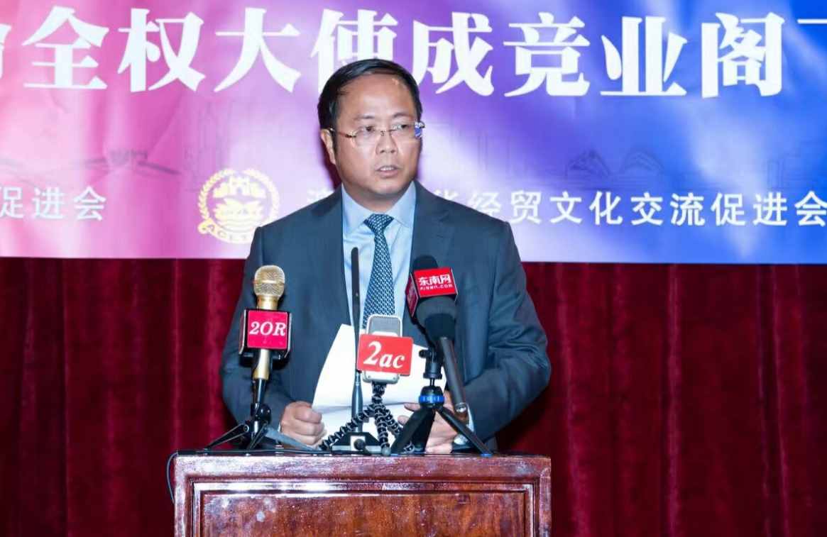 全家移民澳洲，向澳捐款3000万元，却换来“取消在澳居住权”？