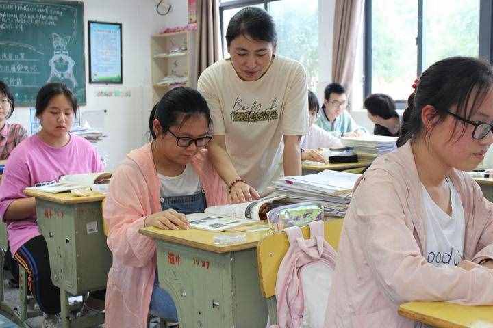 用“三心”诠释初心——记区十佳模范班主任程燕