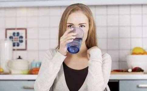 什么时候喝水最好？这可能是公认的，最佳喝水的时间表！