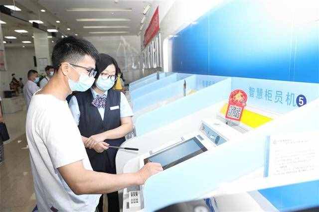 “三项岗位”人员可到银行网点打印从业证 超12万新从业人员可享此服务