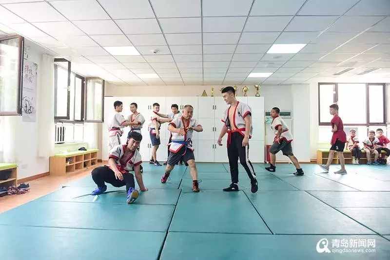 “沧口跤王”登央视！20年教出300多位徒弟，绝活震惊小尼...