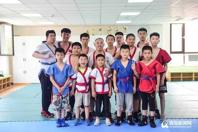 “沧口跤王”登央视！20年教出300多位徒弟，绝活震惊小尼...