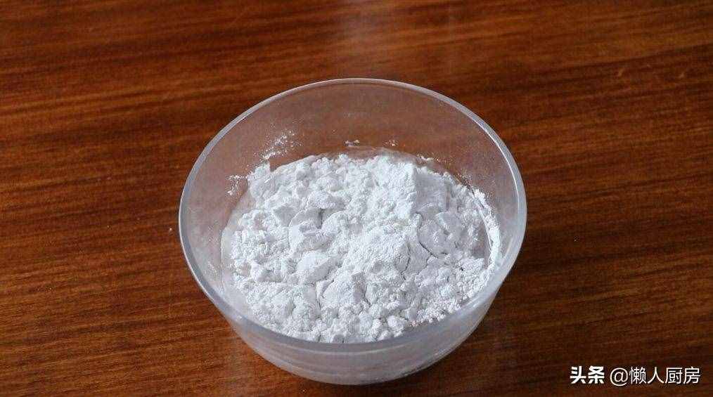 这是猪肉丸子的简单做法，想要丸子特别Q弹，冰水不能少