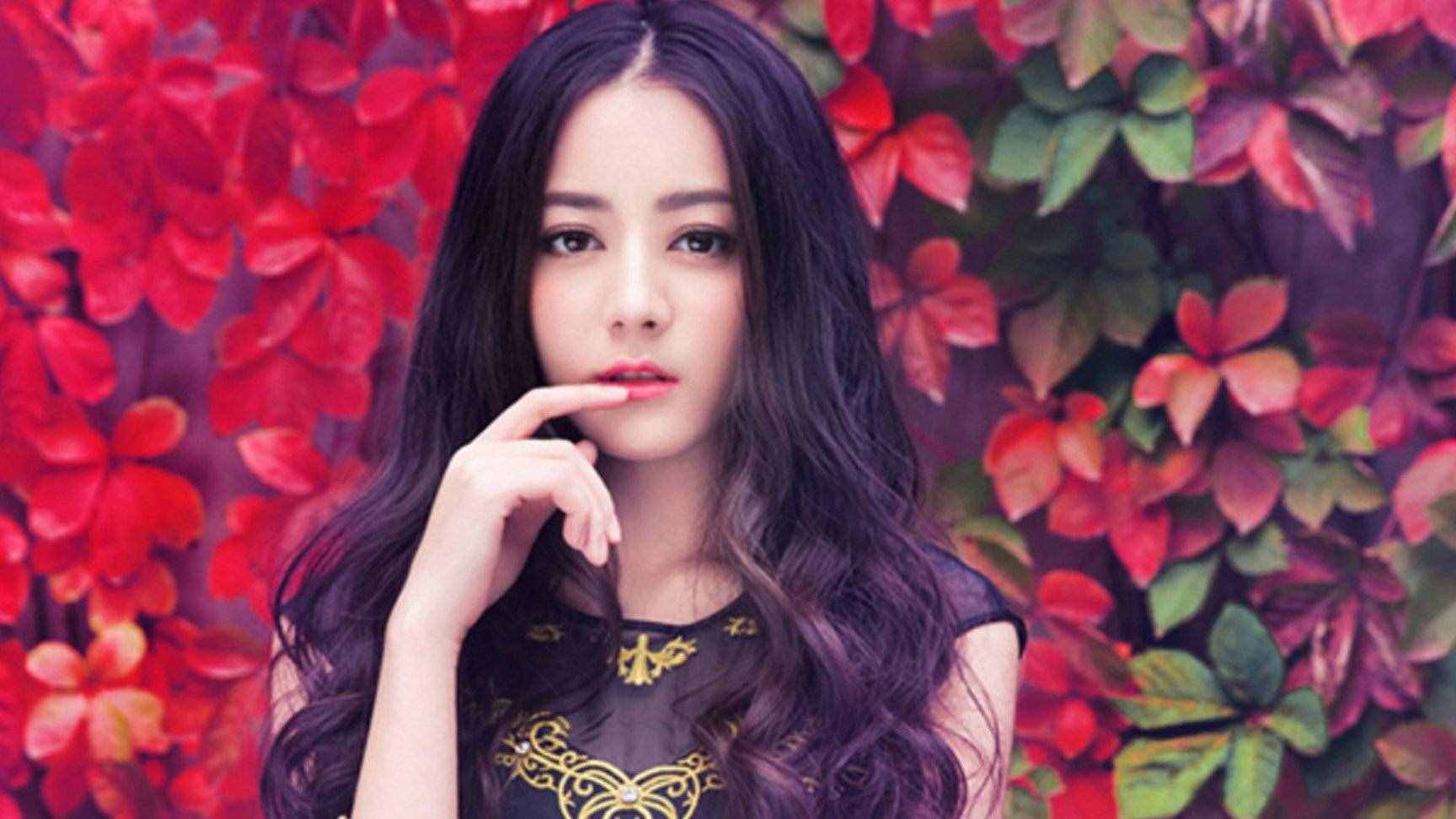 迪丽热巴都消不掉的眼纹，你想靠眼霜和按摩就消掉？