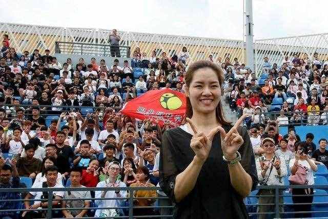 36岁李娜现状：退役5年年收过亿 3岁女儿以为她没工作问你是李娜么