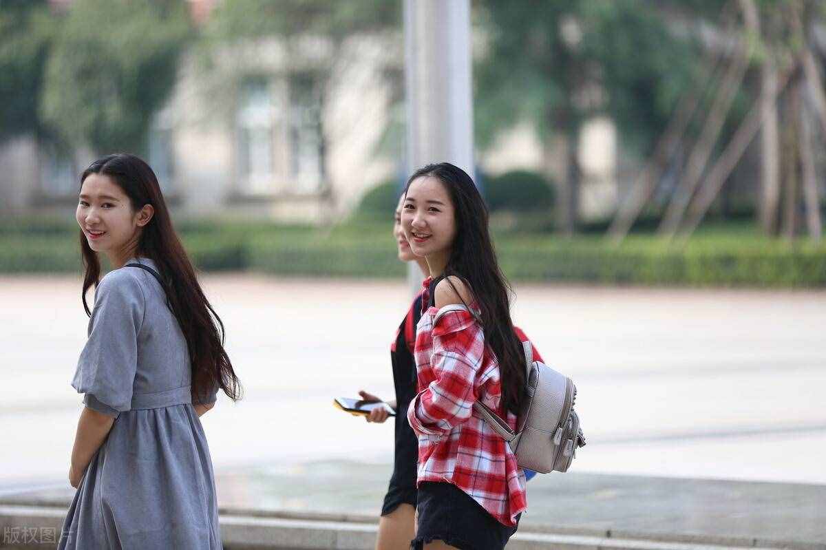中国为何这几个地方盛产美女？原来这些地方美女身后有“靠山”