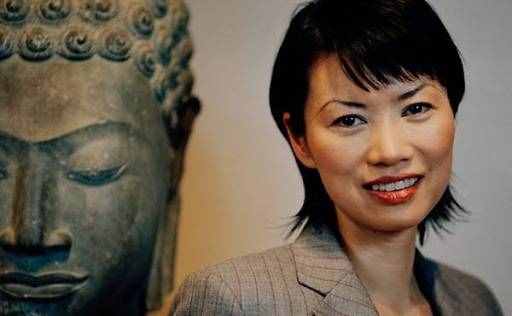 53岁世界级“捞女”邓文迪：借子上位躺赚260亿，与普京传绯闻