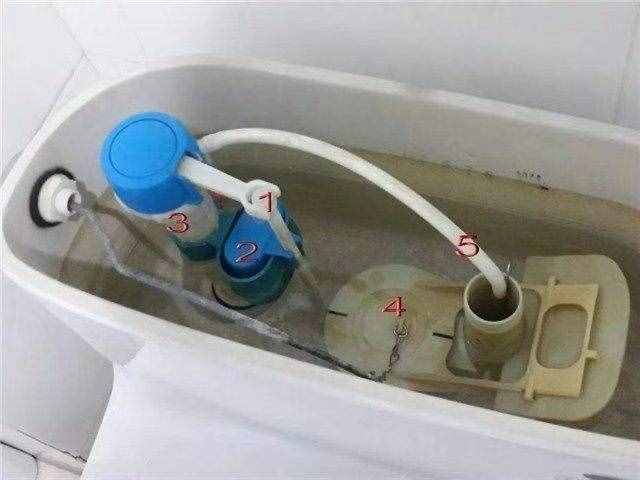 麻烦！抽水马桶水箱漏水了，找师傅过来看看，原来是这里出了问题