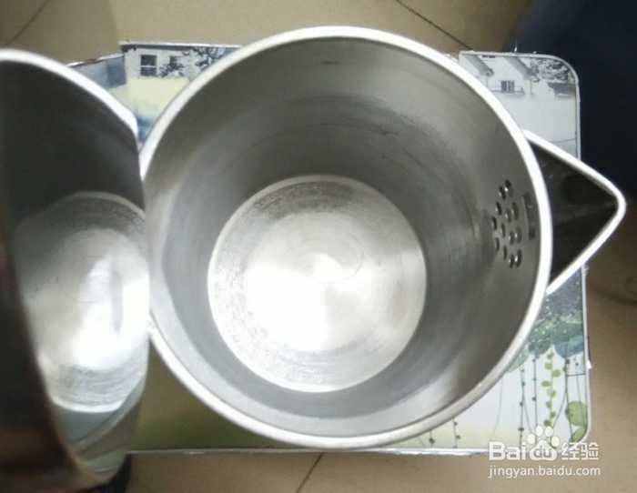 有水垢的水，还能放心喝吗？水垢成分是钙和镁，学会三招来祛除