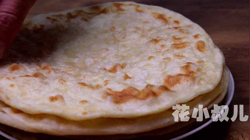 烙饼这样和面，只用一个窍门，柔软拉丝不干硬，吃着香不油腻