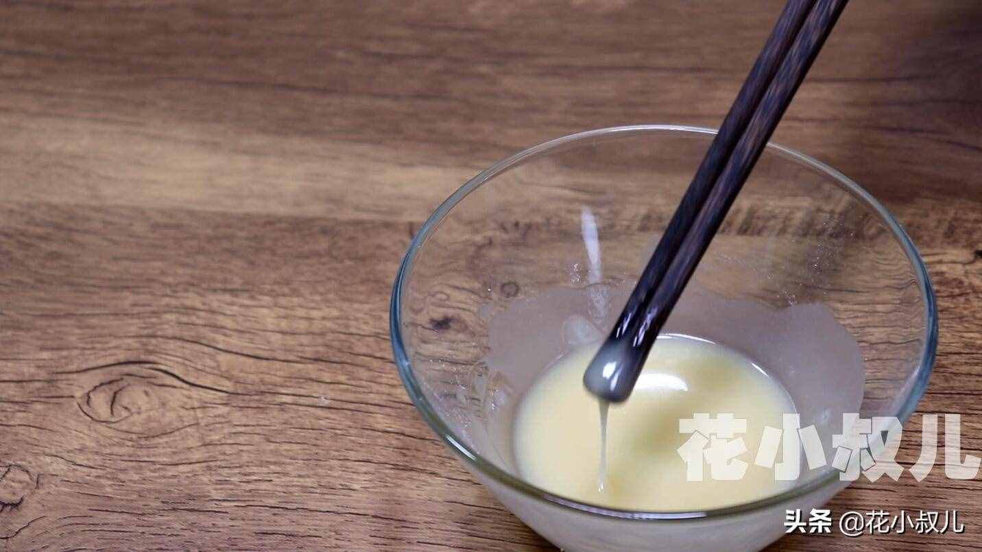 烙饼这样和面，只用一个窍门，柔软拉丝不干硬，吃着香不油腻