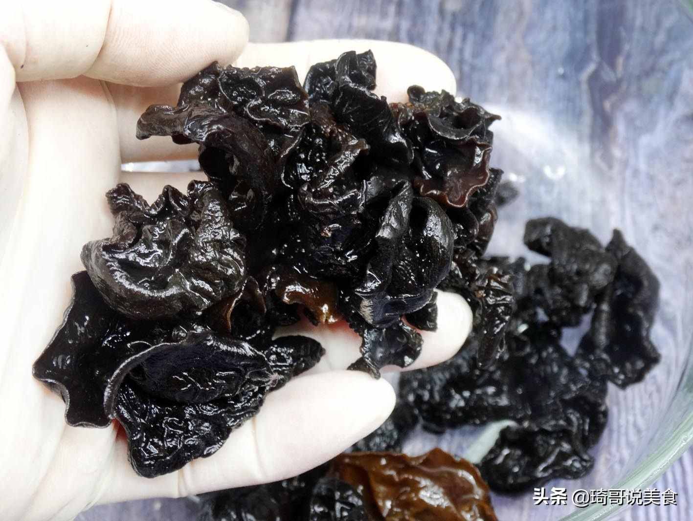 明日小雪，饮食有讲究，要多吃3黑，少吃1肉1菜，身体好不怕冷