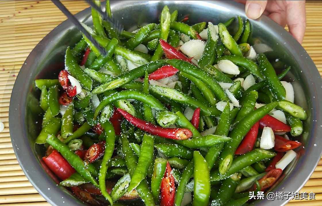 腌制辣椒的方法，70岁妈妈的独家秘方，做法简单，开胃又下饭