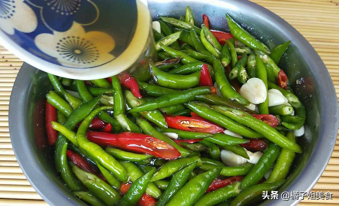 腌制辣椒的方法，70岁妈妈的独家秘方，做法简单，开胃又下饭