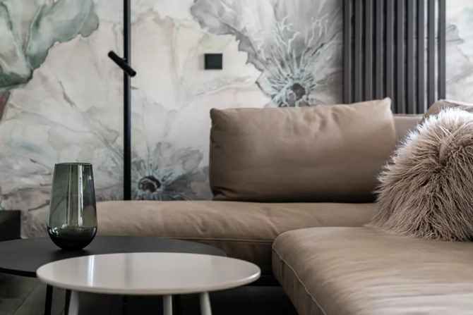 老外也爱中国风,波兰小伙用水墨画做背景墙,全屋档次瞬间提升