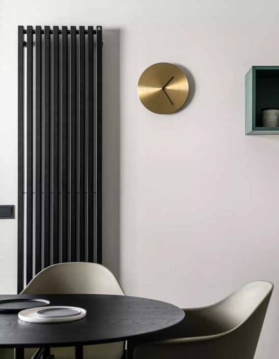 老外也爱中国风,波兰小伙用水墨画做背景墙,全屋档次瞬间提升