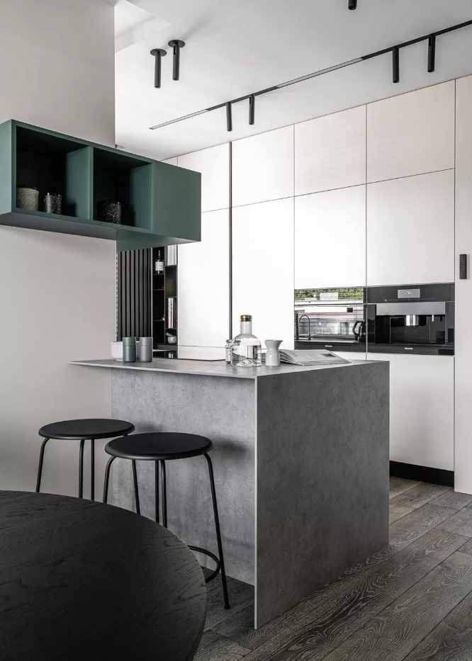 老外也爱中国风,波兰小伙用水墨画做背景墙,全屋档次瞬间提升