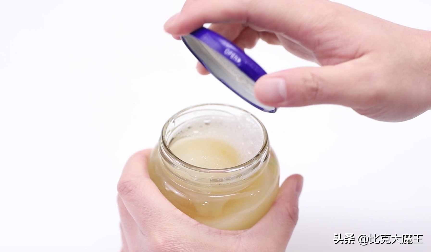 才发现罐头上有“小机关”,轻轻松松就打开,再也不用蛮力开罐头