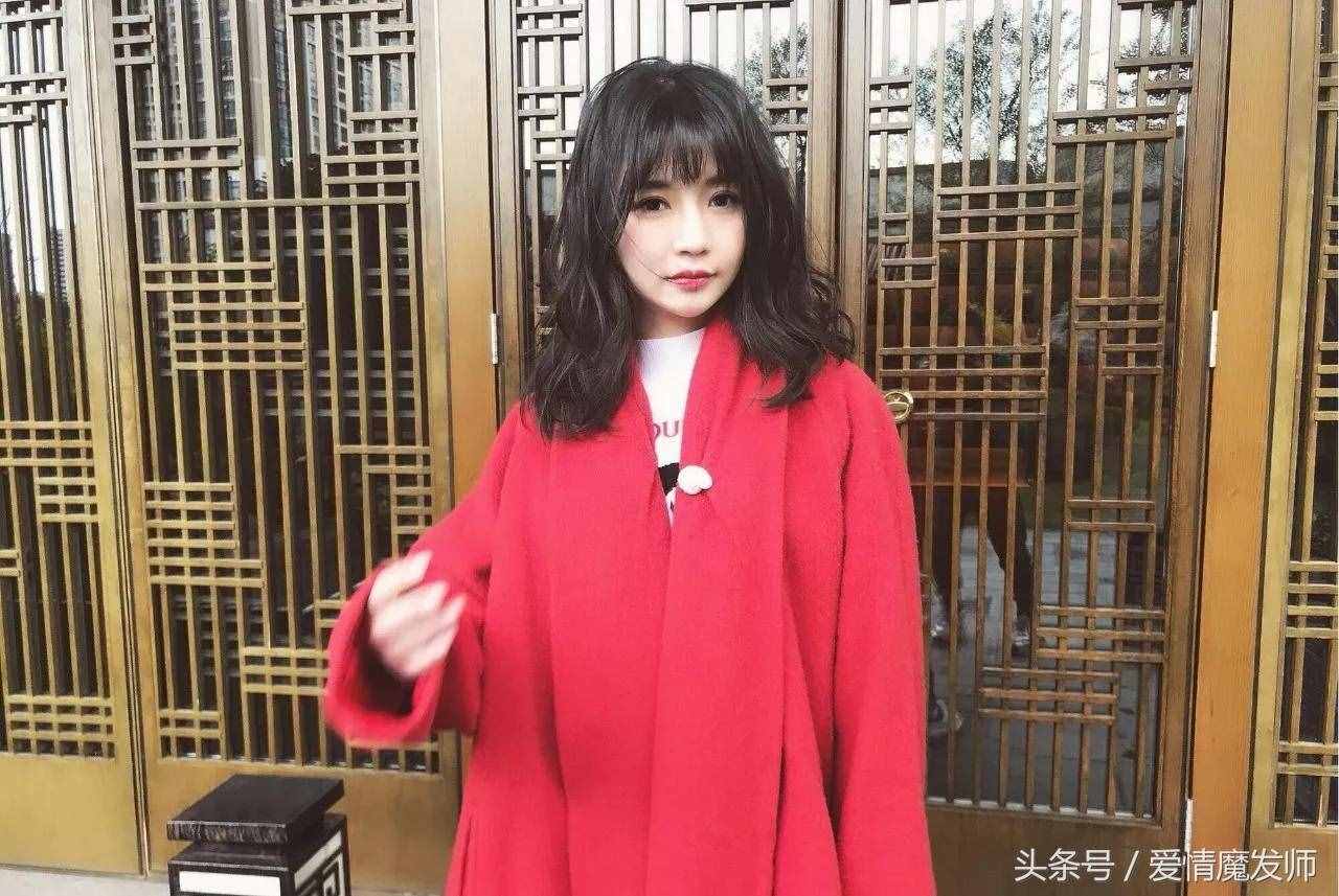 今年发型这样烫、中长卷发更耐看!