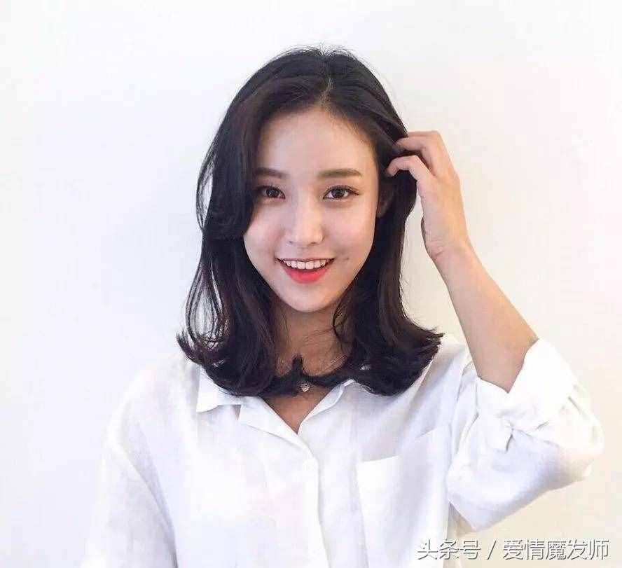 今年发型这样烫、中长卷发更耐看!