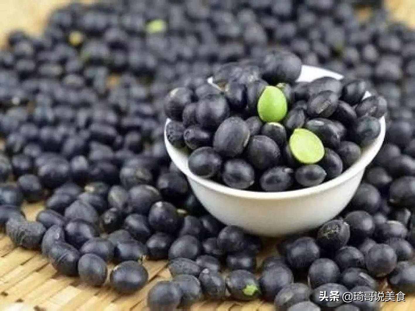 明日小雪，饮食有讲究，要多吃3黑，少吃1肉1菜，身体好不怕冷