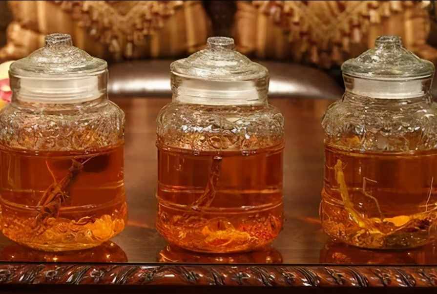 白酒知识丨泡酒的白酒讲究多？掌握这2点就够了
