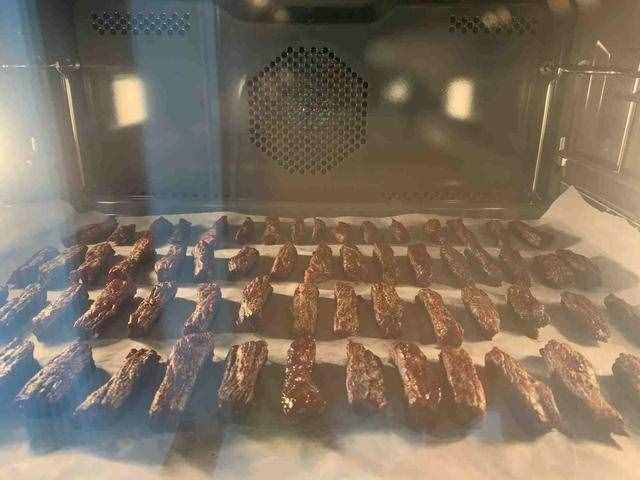 爷爷珍藏38年牛肉干配方，内蒙最专业做法，保证牛肉筋道味道香