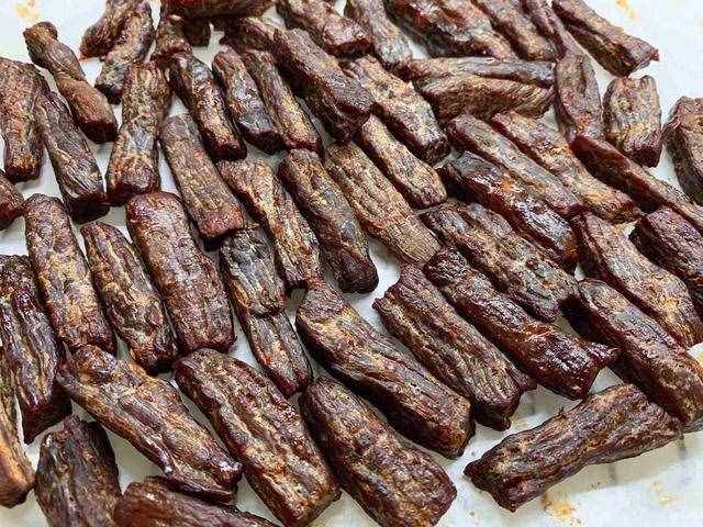 爷爷珍藏38年牛肉干配方，内蒙最专业做法，保证牛肉筋道味道香