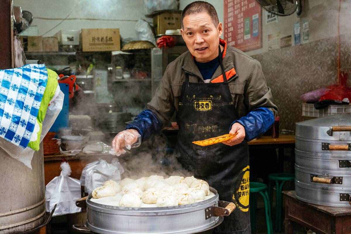 小区最牛包子铺，一年收入94万，老板白手起家，全靠“免费送”