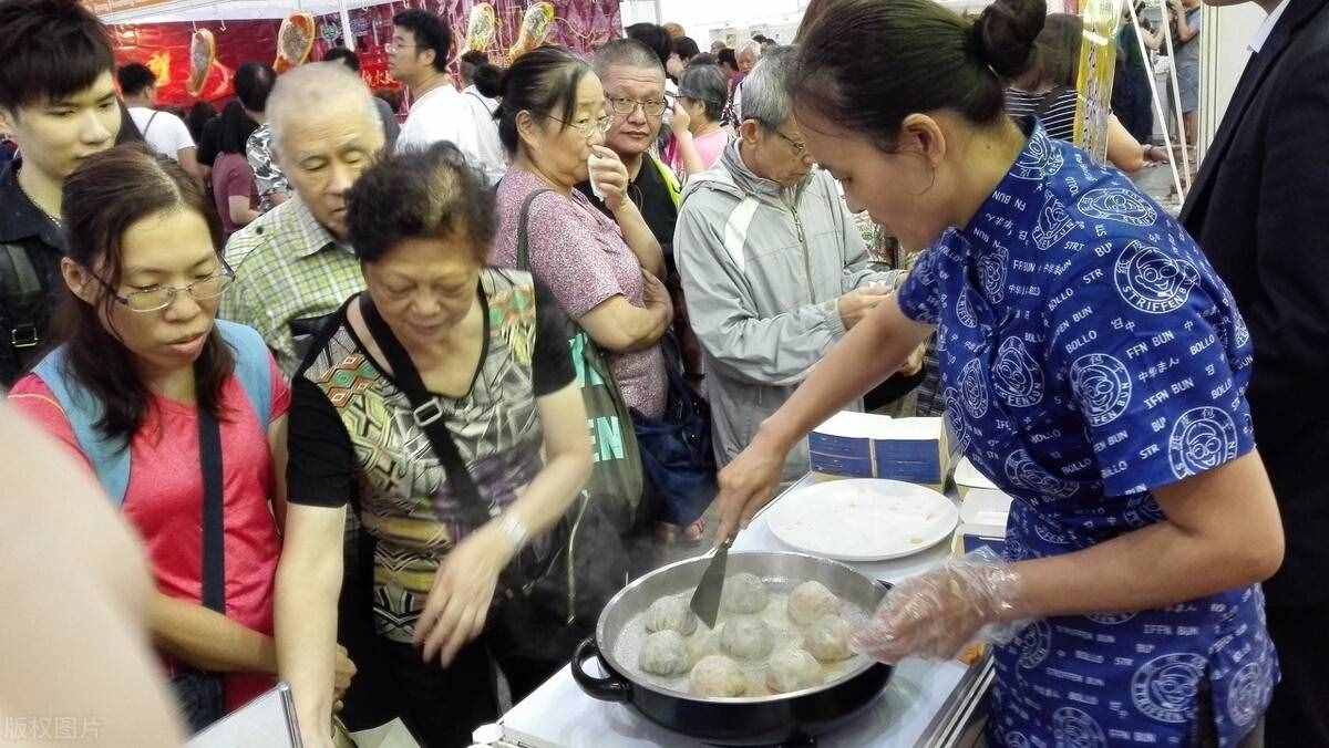 小区最牛包子铺，一年收入94万，老板白手起家，全靠“免费送”
