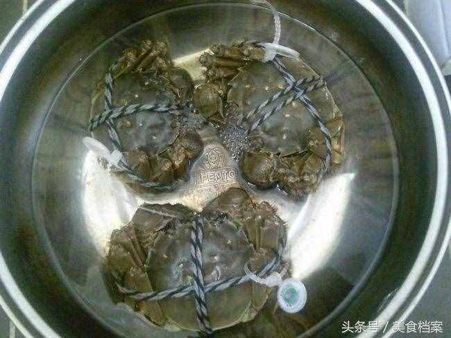 螃蟹清洗技巧和方法：大闸蟹怎么处理才能清洗干净内脏和身体？