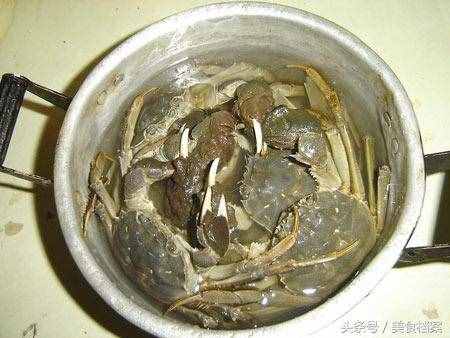 螃蟹清洗技巧和方法：大闸蟹怎么处理才能清洗干净内脏和身体？